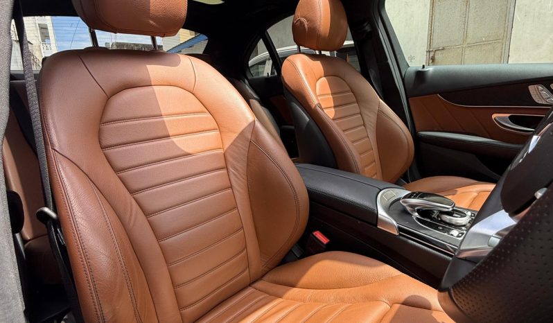 
								Mercedes Benz C200 full									