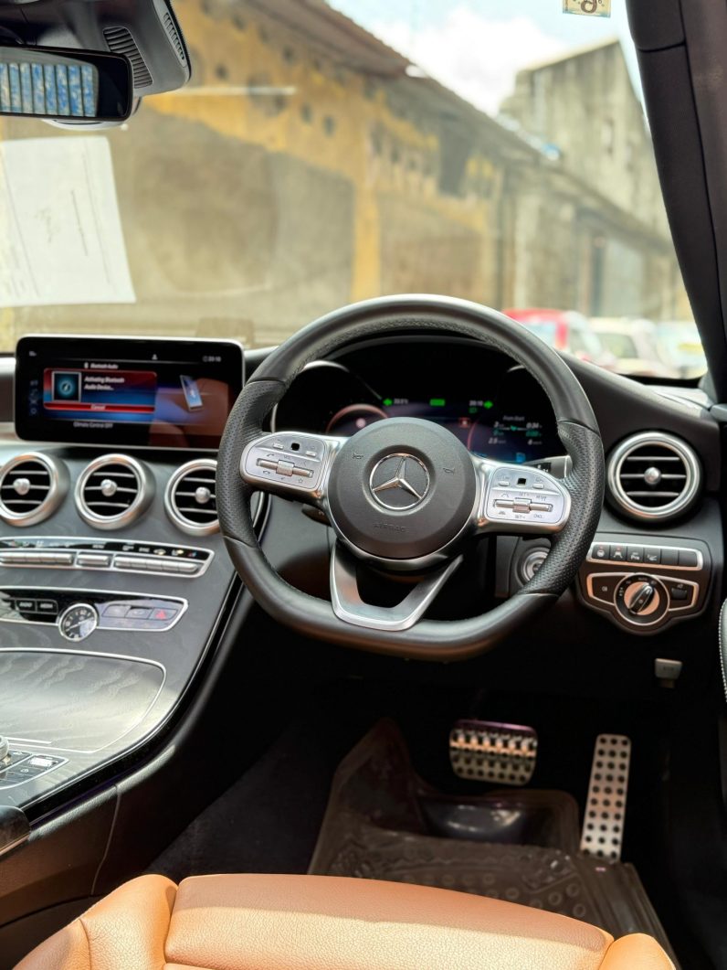
								Mercedes Benz C200 full									