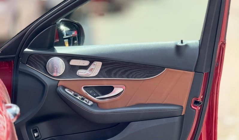 
								Mercedes Benz C200 full									