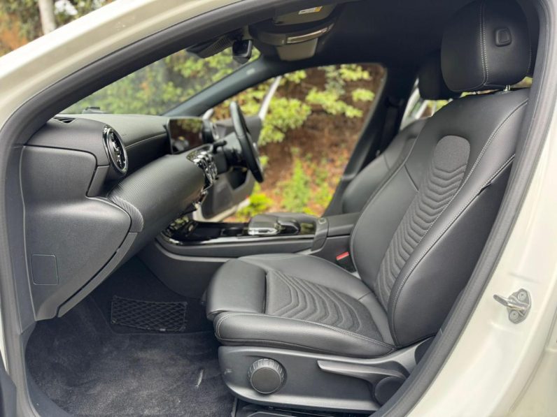 
								Mercedes Benz A180 full									