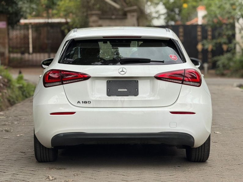 
								Mercedes Benz A180 full									