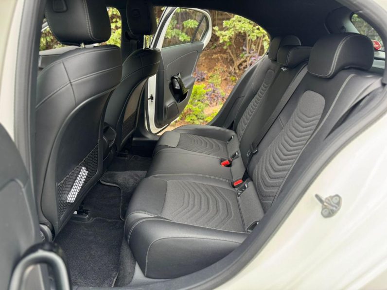 
								Mercedes Benz A180 full									