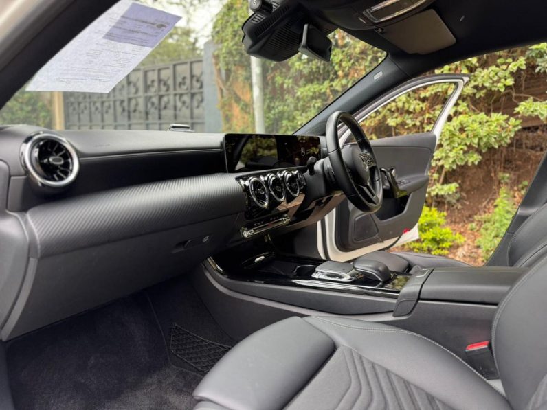 
								Mercedes Benz A180 full									