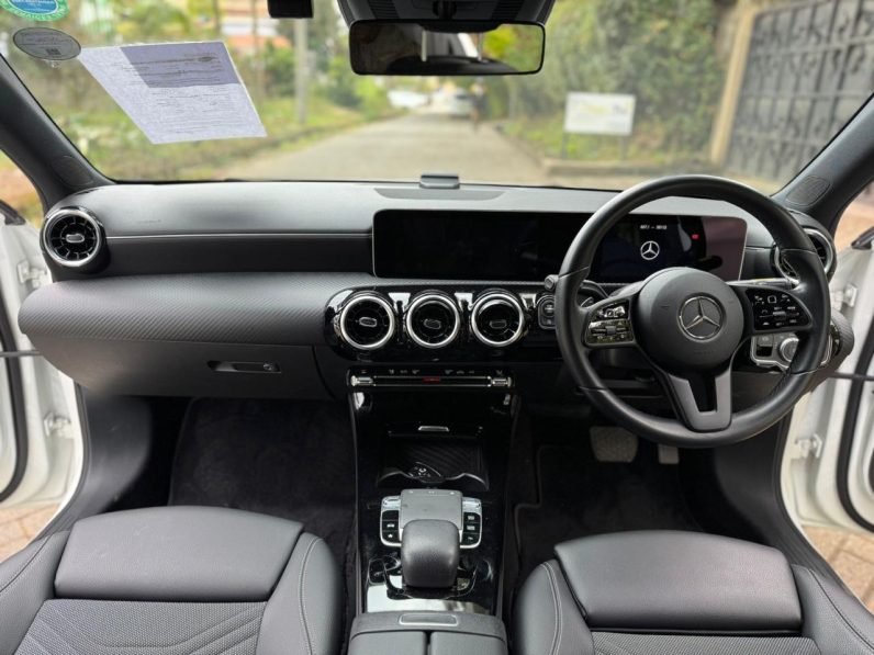 
								Mercedes Benz A180 full									