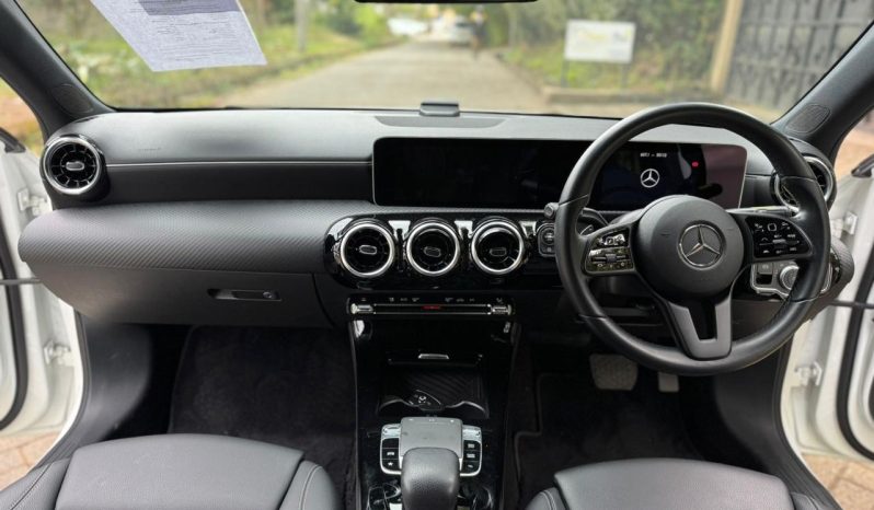 
								Mercedes Benz A180 full									