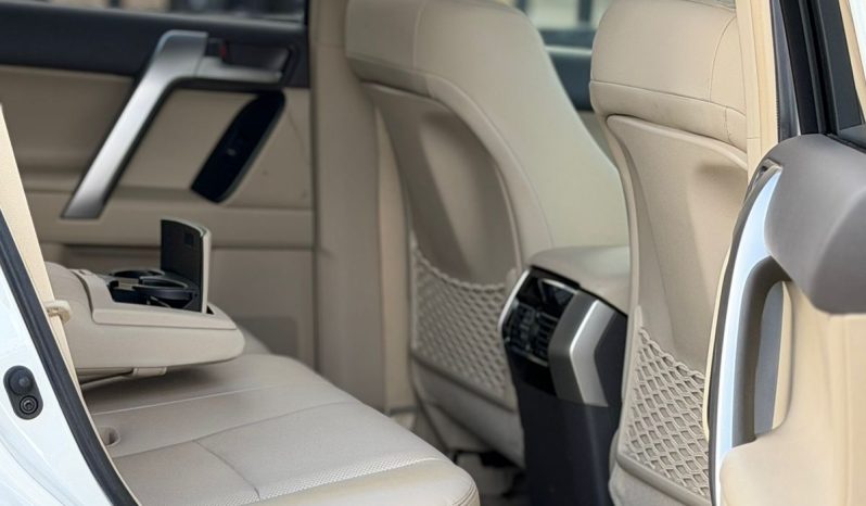 
								Toyota Land Cruiser Prado TXL full									