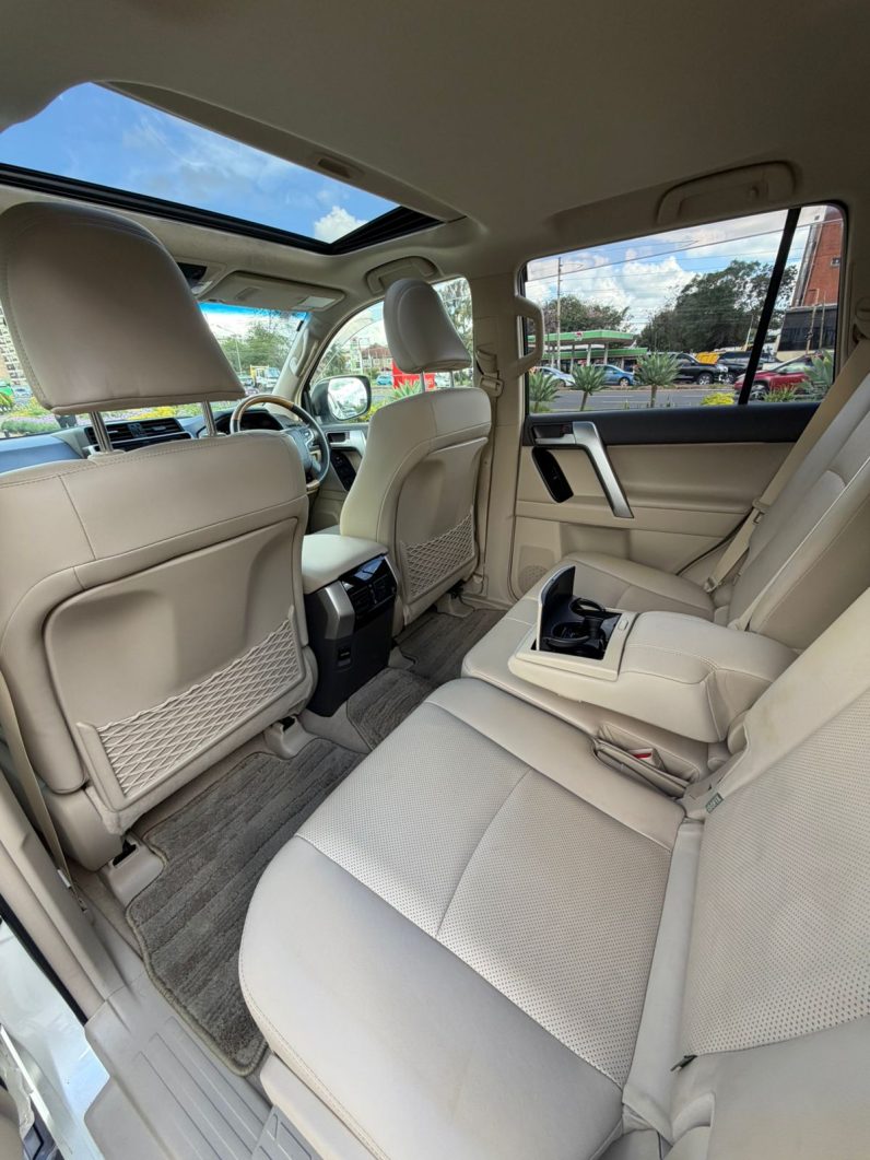 
								Toyota Land Cruiser Prado TXL full									