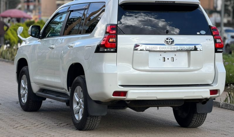 
								Toyota Land Cruiser Prado TXL full									