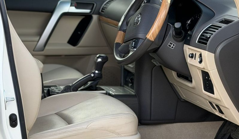 
								Toyota Land Cruiser Prado TXL full									