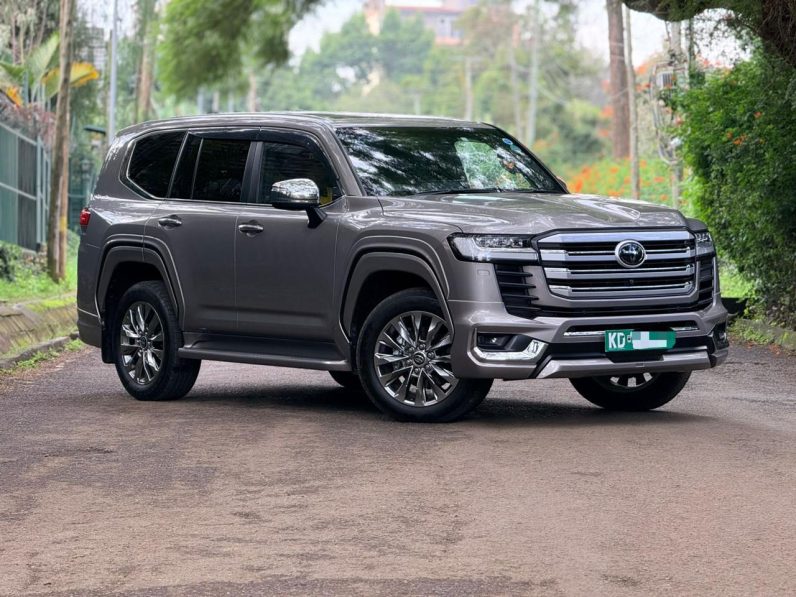 
								Toyota Land cruiser 300 series ZX full									