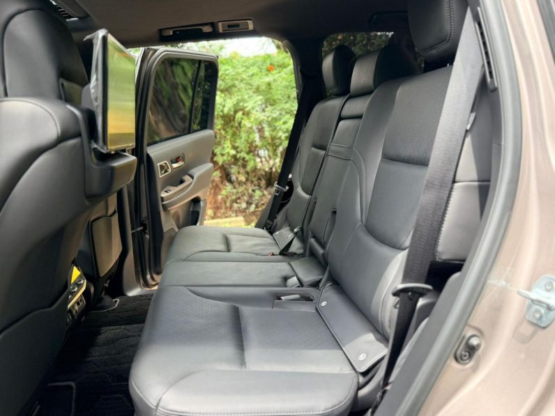 
								Toyota Land cruiser 300 series ZX full									