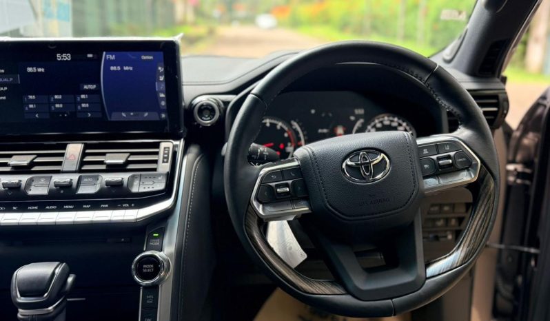 
								Toyota Land cruiser 300 series ZX full									