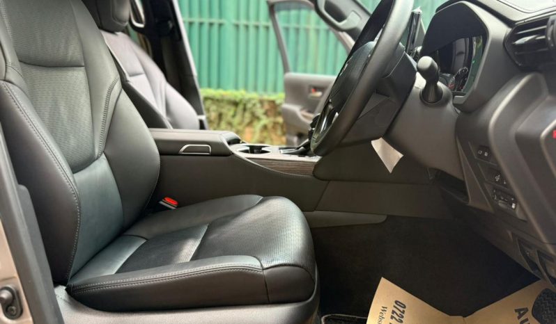 
								Toyota Land cruiser 300 series ZX full									