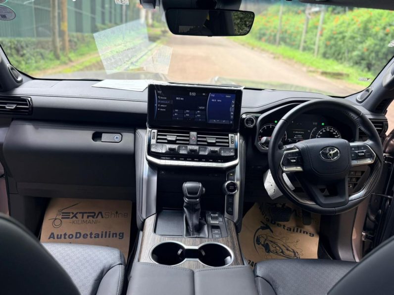 
								Toyota Land cruiser 300 series ZX full									