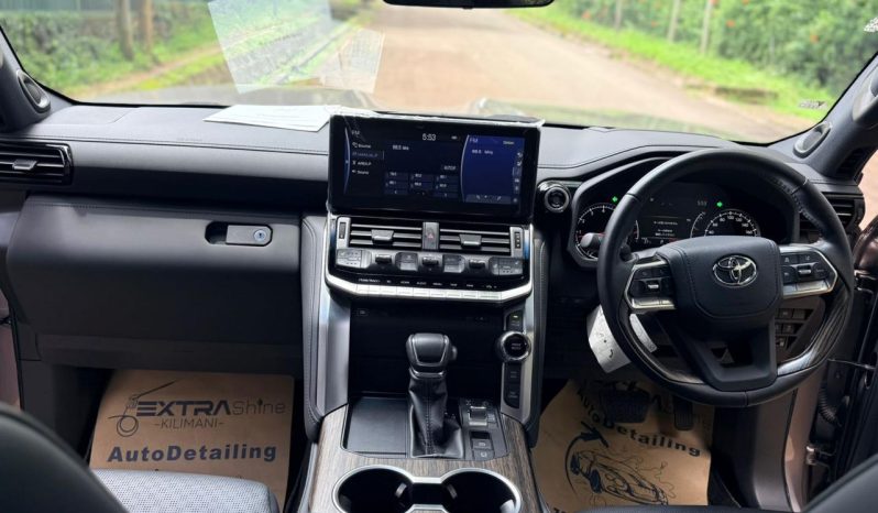 
								Toyota Land cruiser 300 series ZX full									