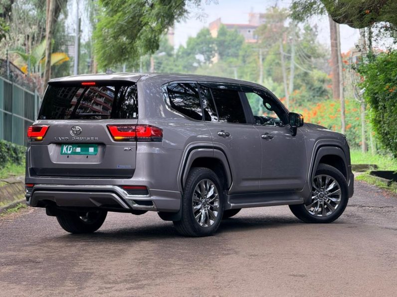 
								Toyota Land cruiser 300 series ZX full									