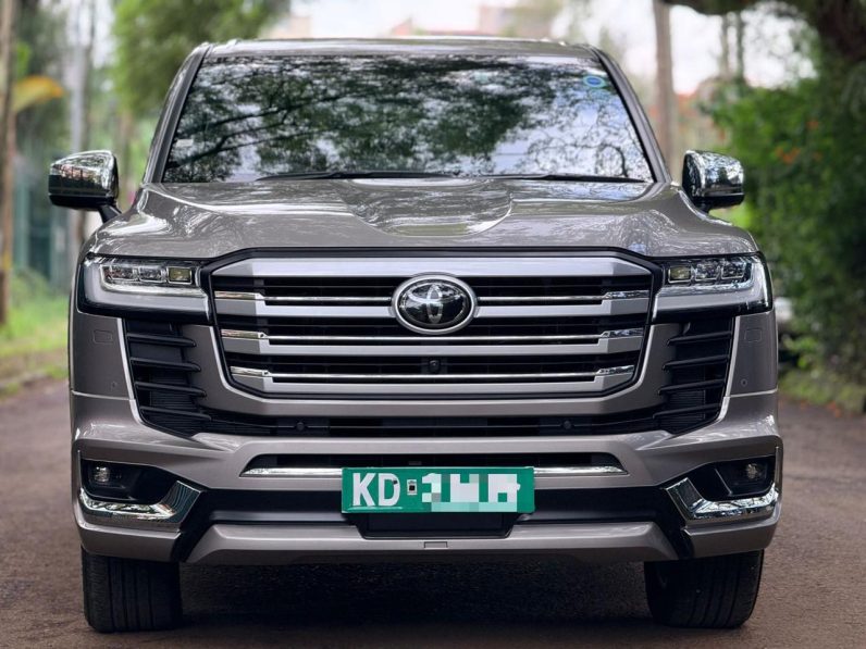 
								Toyota Land cruiser 300 series ZX full									