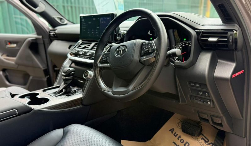 
								Toyota Land cruiser 300 series ZX full									