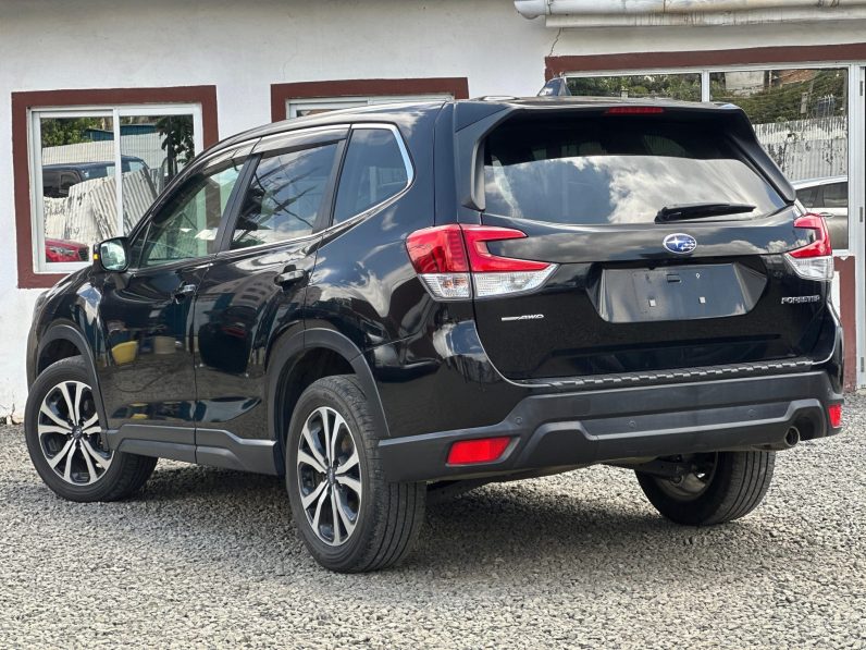 
								Subaru Forester full									