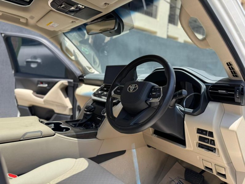 
								Toyota Land cruiser 300 Series full									