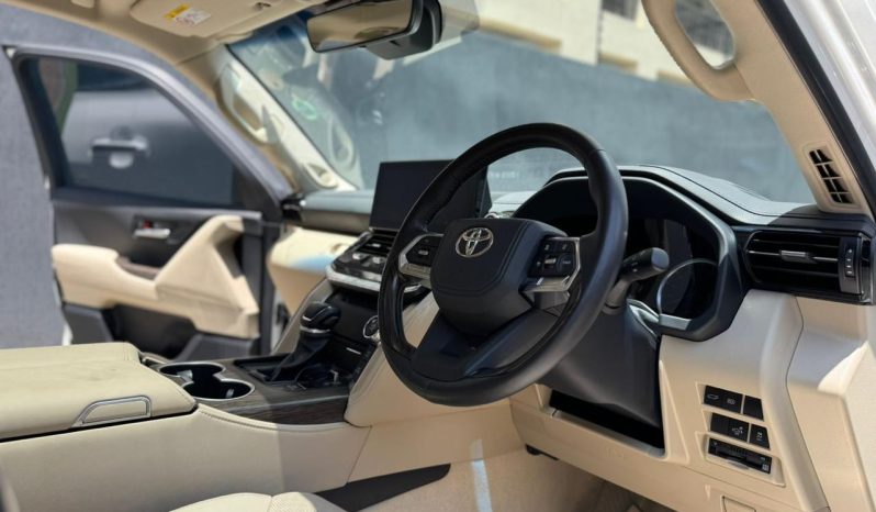 
								Toyota Land cruiser 300 Series full									