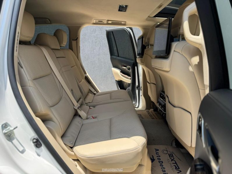 
								Toyota Land cruiser 300 Series full									