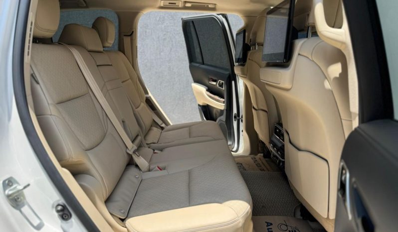 
								Toyota Land cruiser 300 Series full									