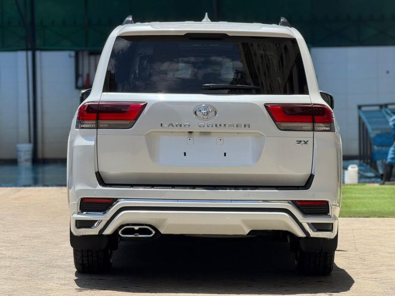 
								Toyota Land cruiser 300 Series full									