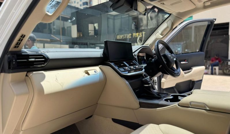 
								Toyota Land cruiser 300 Series full									