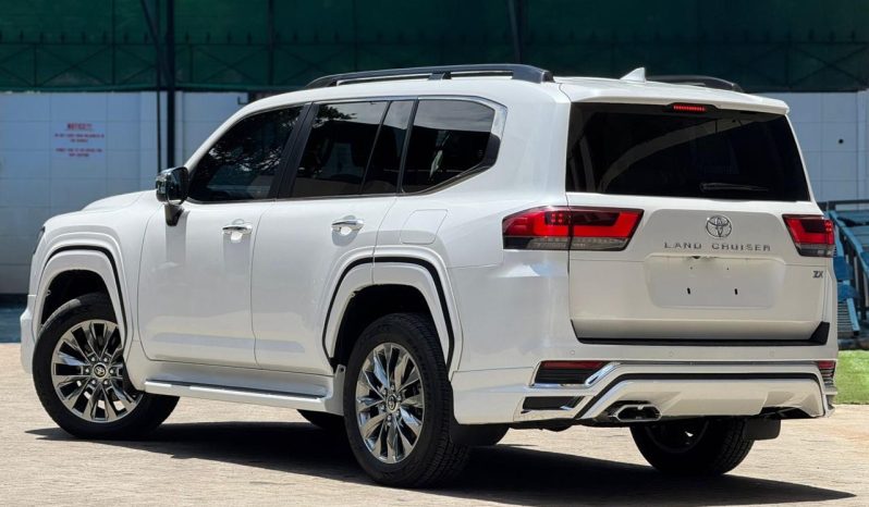 
								Toyota Land cruiser 300 Series full									