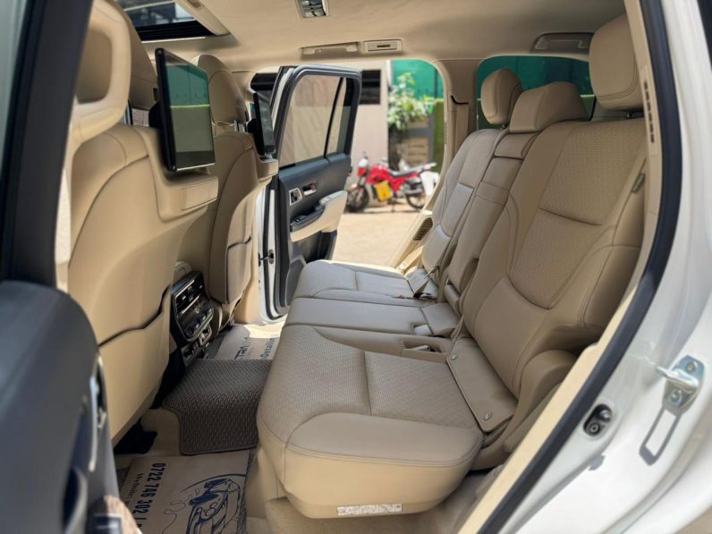 
								Toyota Land cruiser 300 Series full									