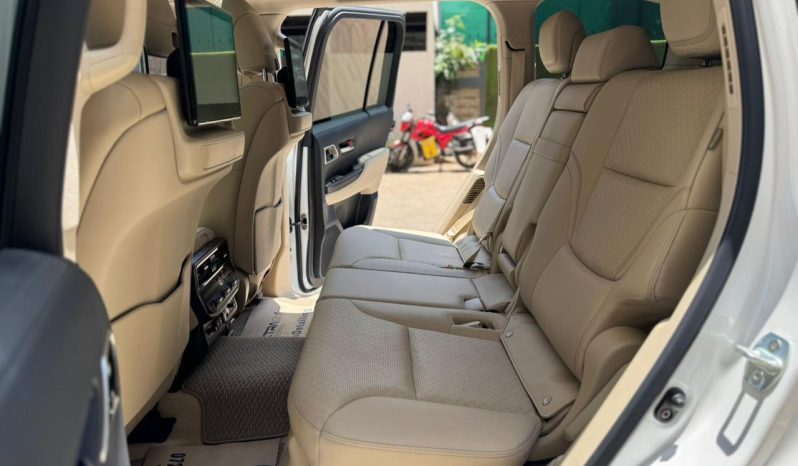 
								Toyota Land cruiser 300 Series full									