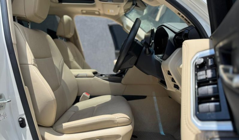 
								Toyota Land cruiser 300 Series full									