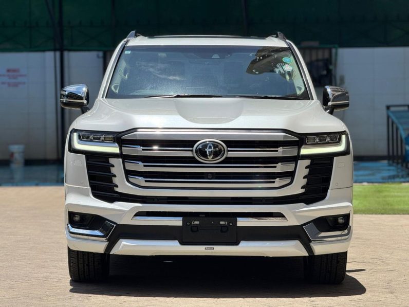 
								Toyota Land cruiser 300 Series full									