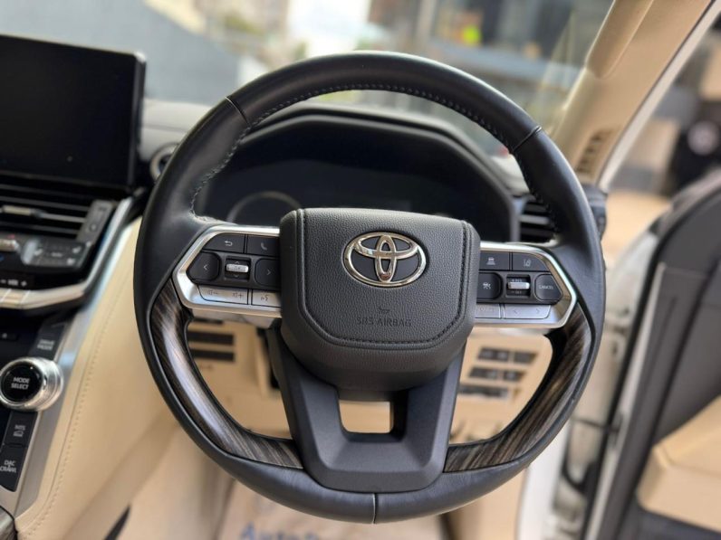 
								Toyota Land cruiser 300 Series full									