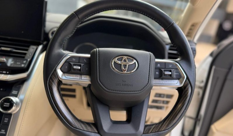 
								Toyota Land cruiser 300 Series full									