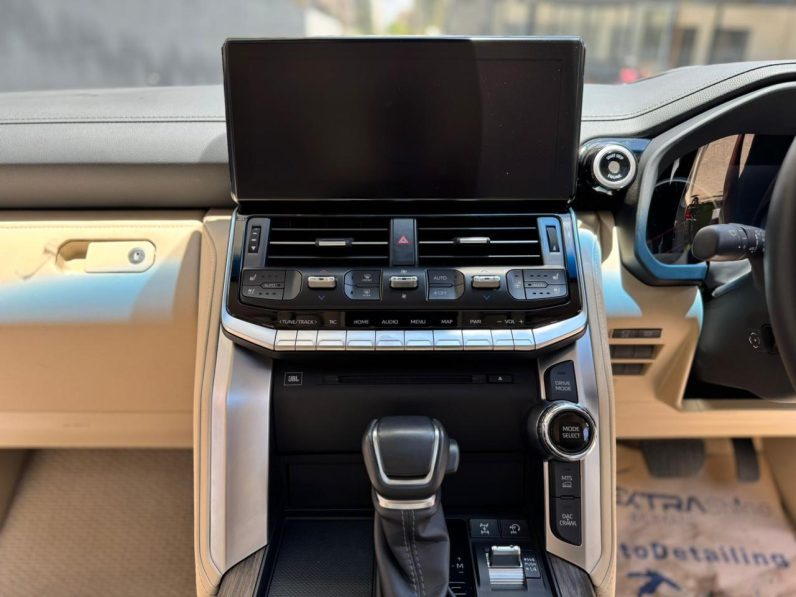 
								Toyota Land cruiser 300 Series full									