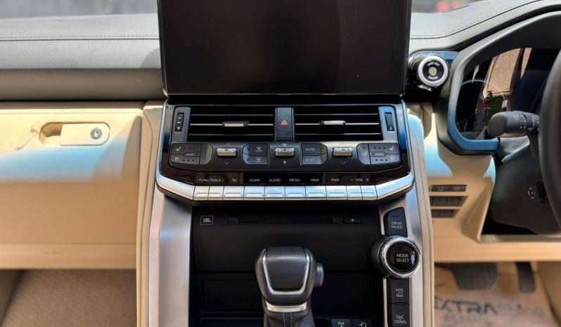 
								Toyota Land cruiser 300 Series full									