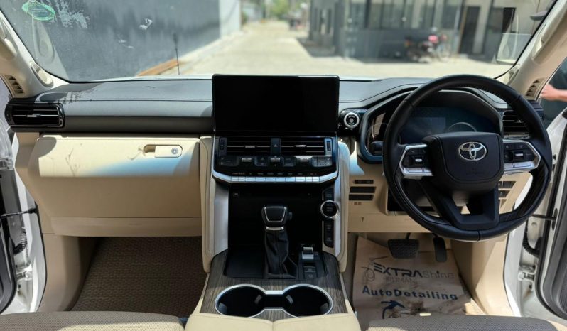 
								Toyota Land cruiser 300 Series full									