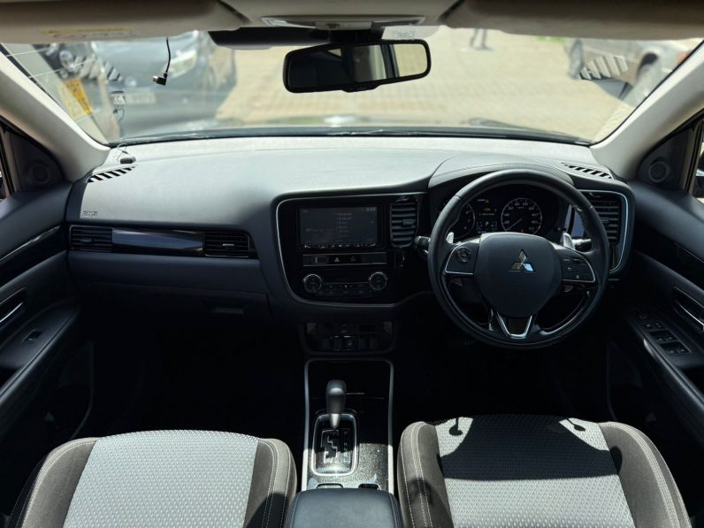 
								Mitsubishi Outlander full									