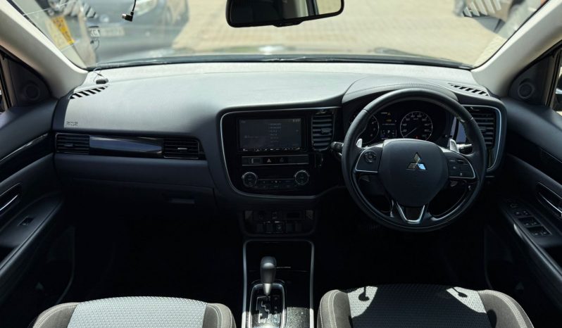 
								Mitsubishi Outlander full									