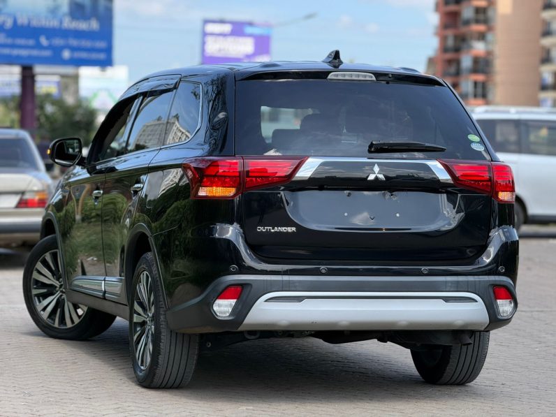 
								Mitsubishi Outlander full									