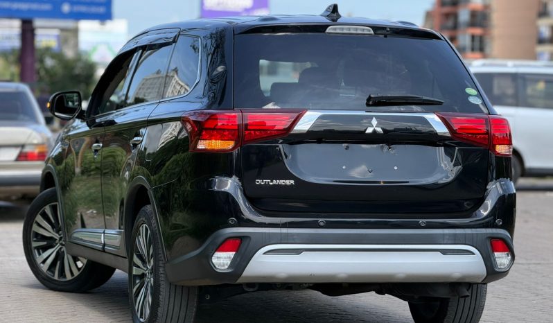 
								Mitsubishi Outlander full									