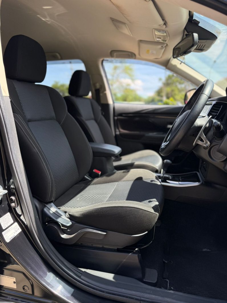 
								Mitsubishi Outlander full									