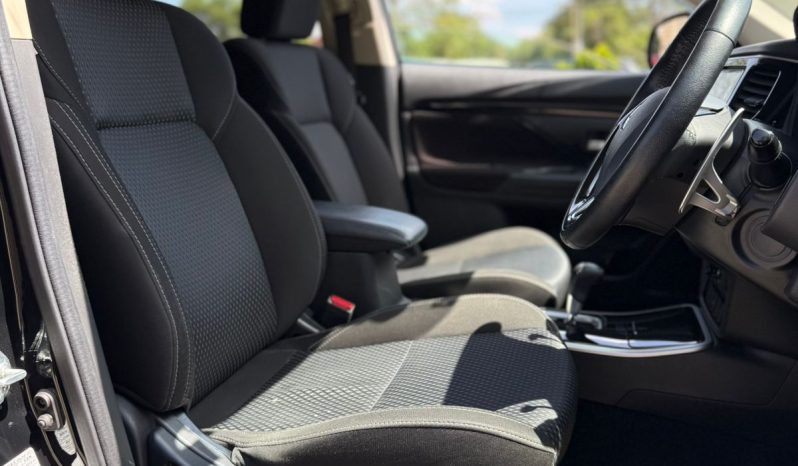 
								Mitsubishi Outlander full									