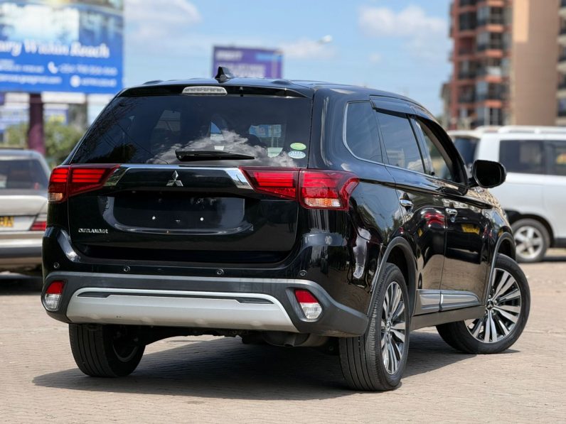 
								Mitsubishi Outlander full									