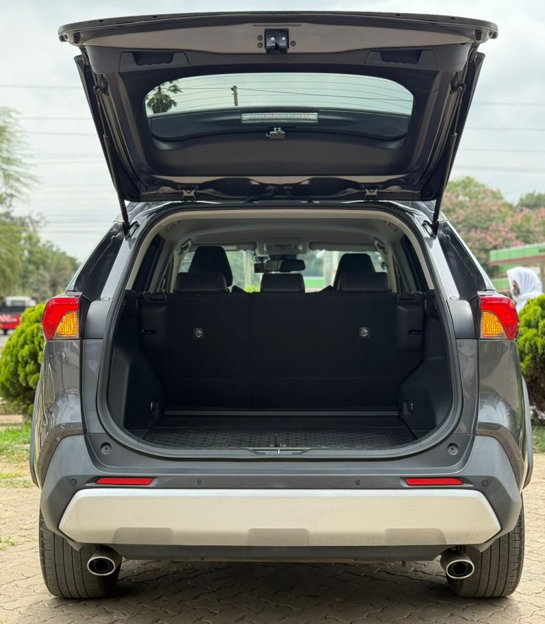 
								Toyota Rav4 2019 full									