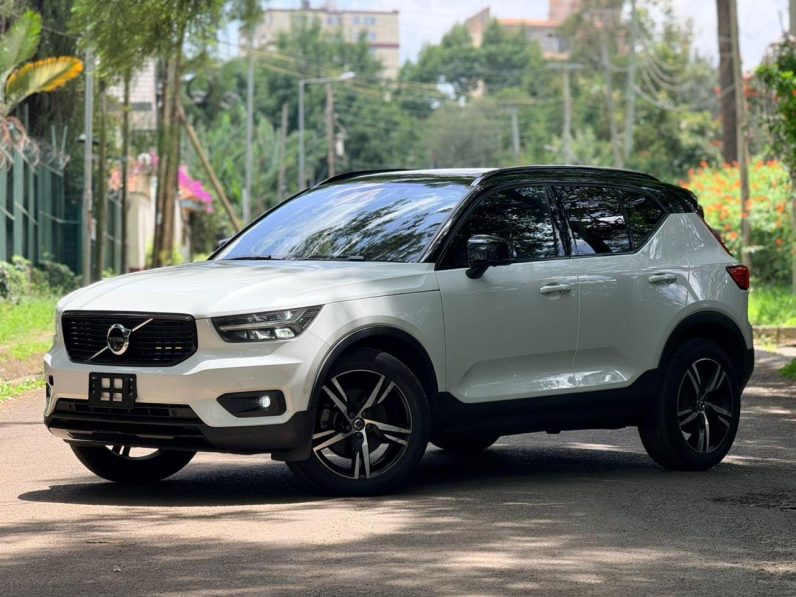 
								Volvo XC40 T5 full									