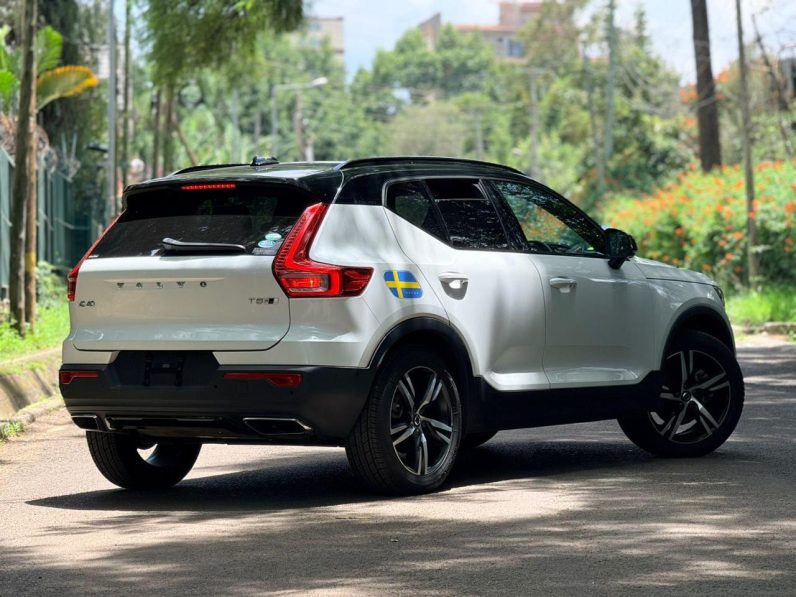 
								Volvo XC40 T5 full									