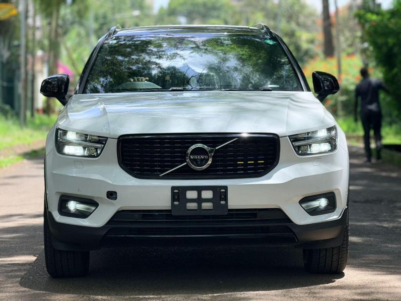 
								Volvo XC40 T5 full									